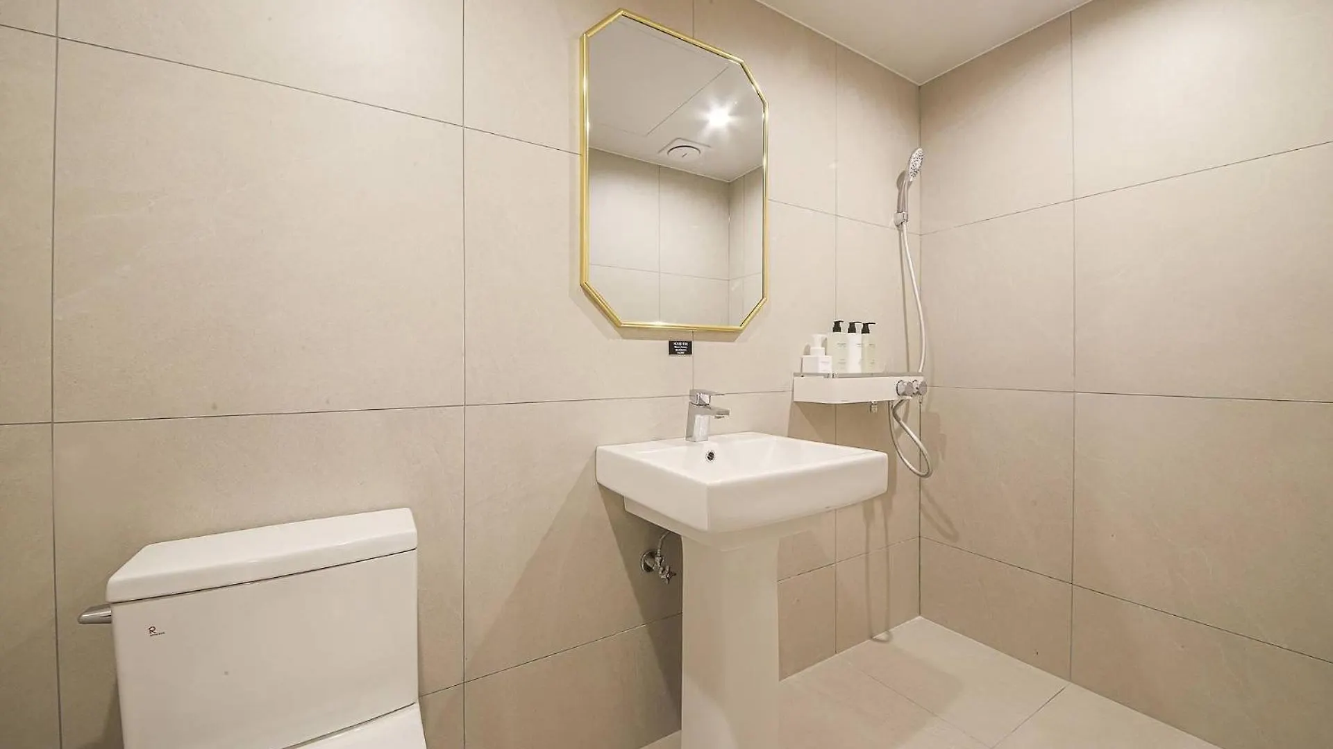 Hotel Bellus Busan 2*,