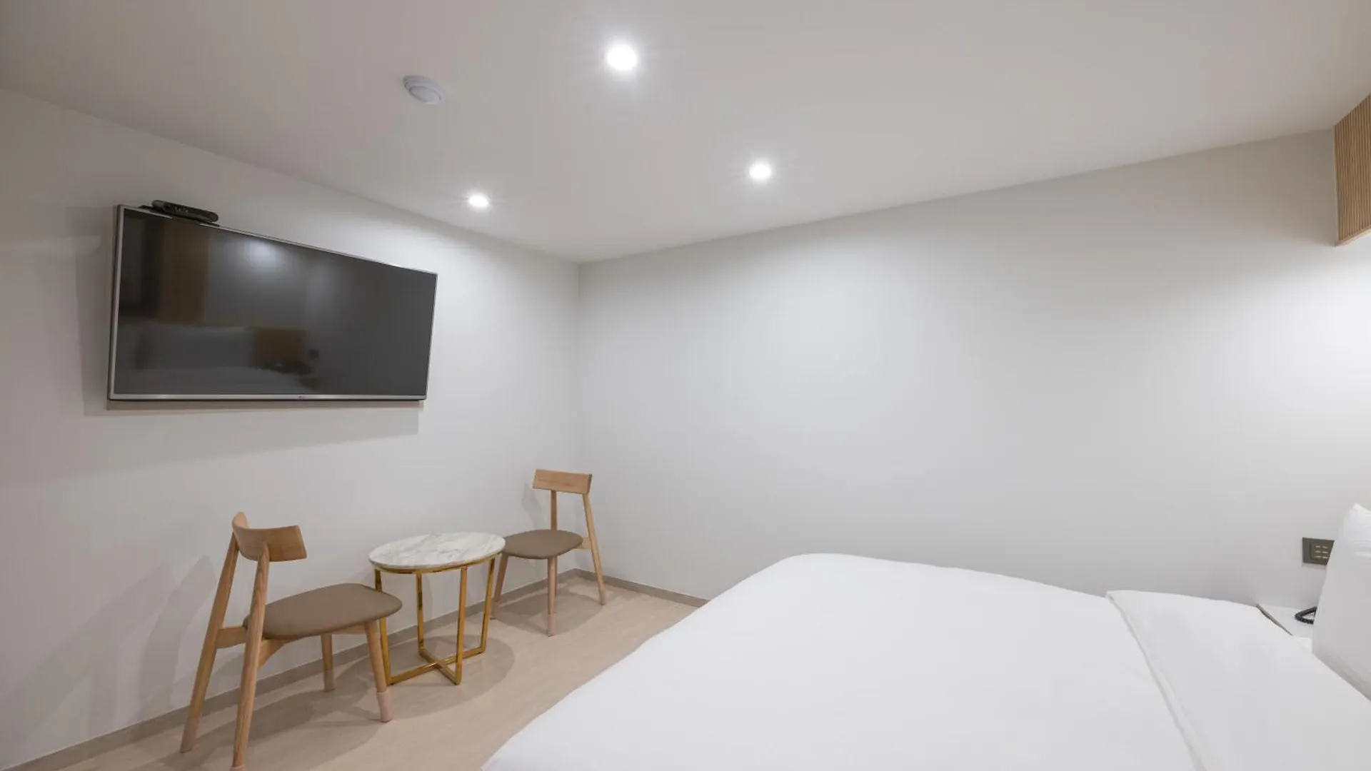 Hotel Bellus Busan 2*,